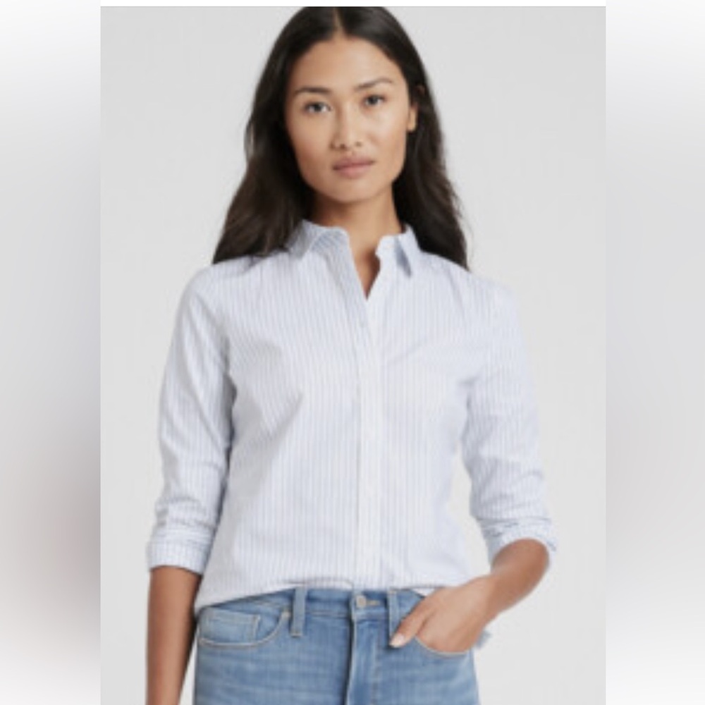 Banana Republic size 12 tailored Riley cotton pinstripe button down shirt. EUC